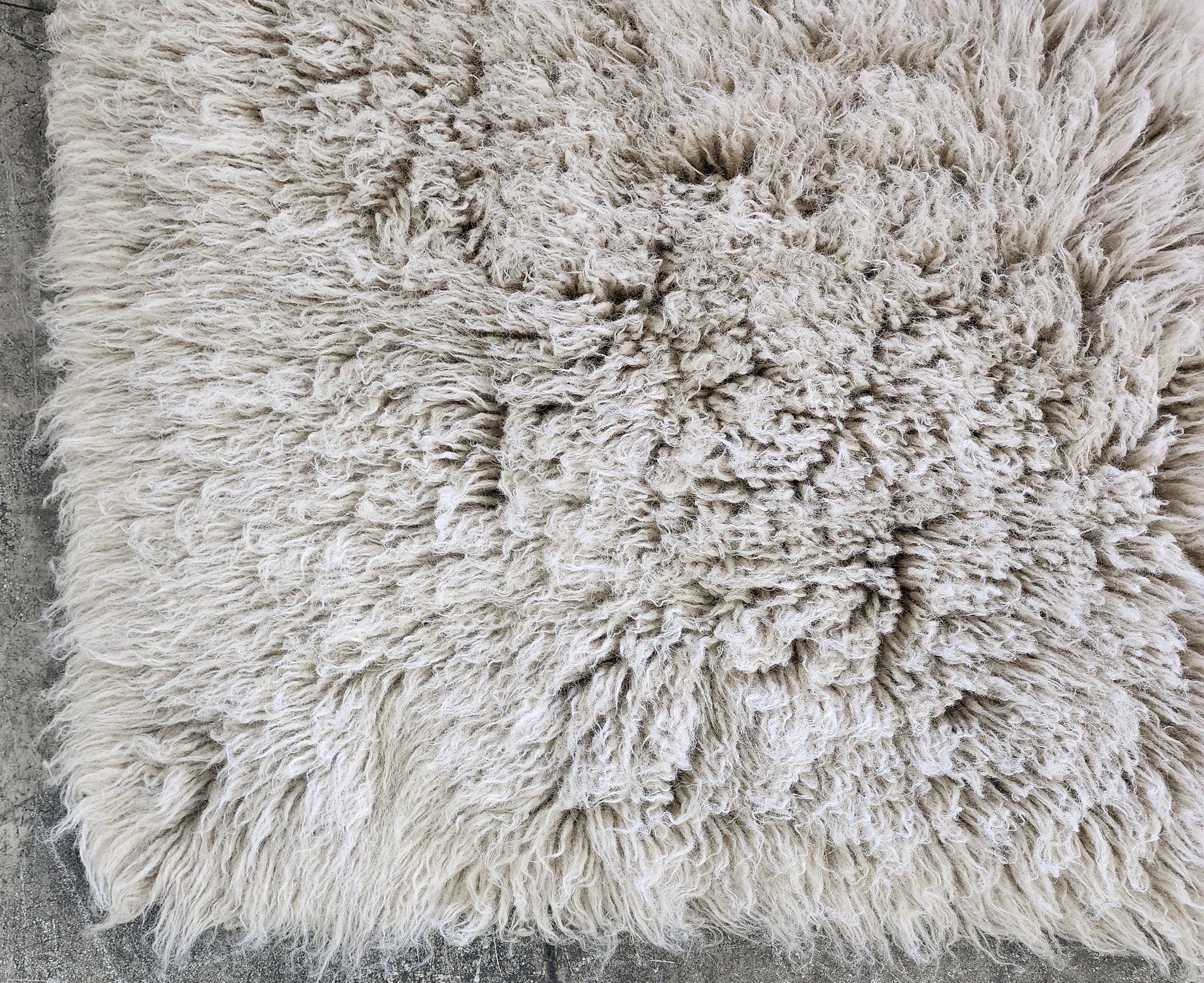 AMAZING 5x7 NATURAL GRAY FLOKATI RUG | THICK 4
