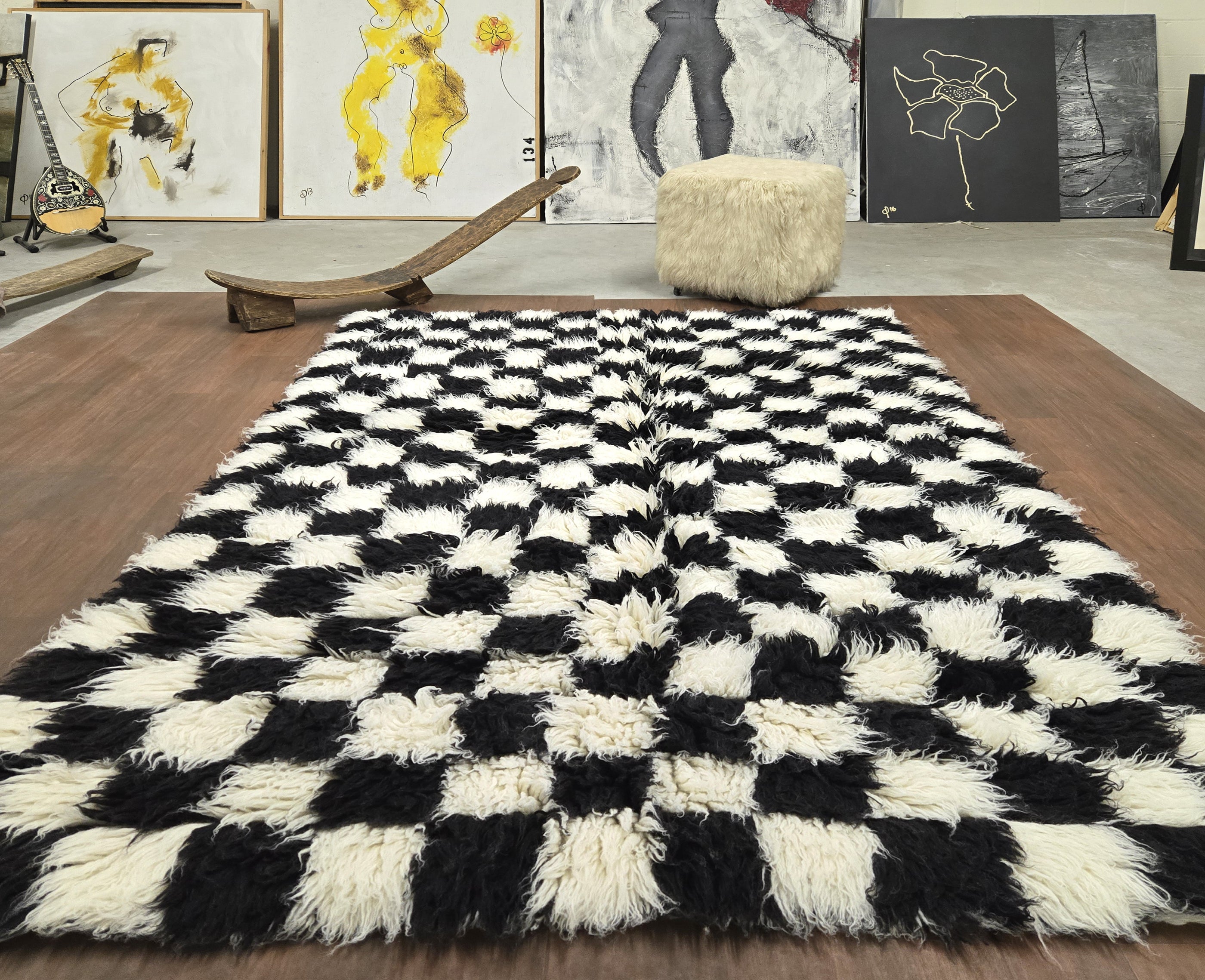 BEAUTIFUL 5x7 BLACK+WHITE PATCHWORK FLOKATI RUG. LONG 4” PILE. WOOL AREA RUG