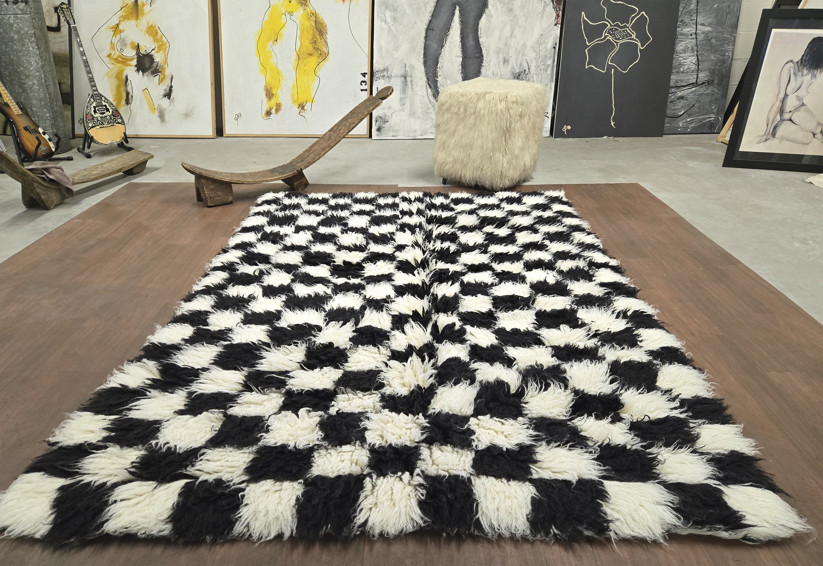 BEAUTIFUL 5x7 BLACK+WHITE PATCHWORK FLOKATI RUG. LONG 4” PILE. WOOL AREA RUG