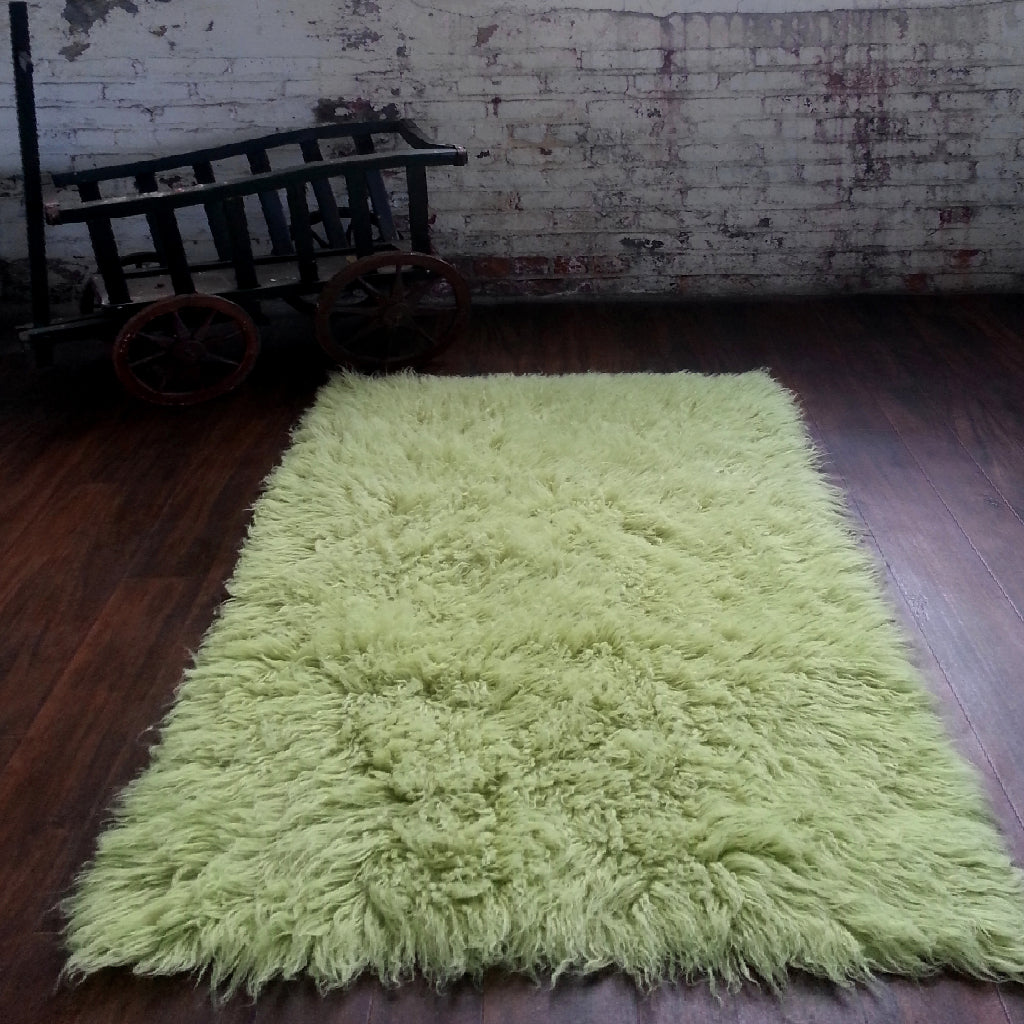 Stylish Apple Green flokati rug | Long 3.5